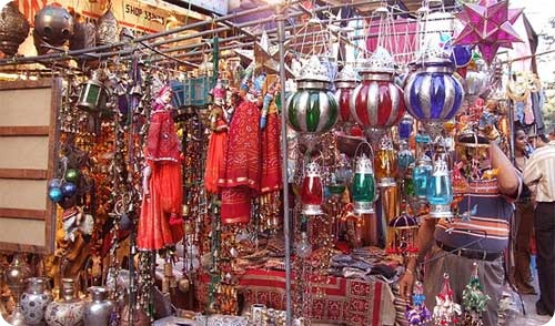 A shop in Janpath Market selling decorative items - One of the centrally located market for shopping in Delhi near Palika
