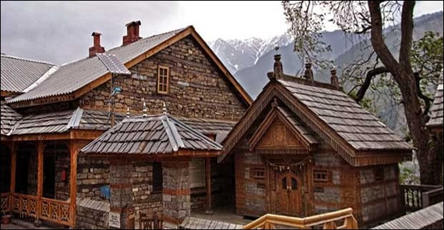 Naggar Castle near Manali is a 500 year old castle made of stone and wooden materials by the kings of Kullu.