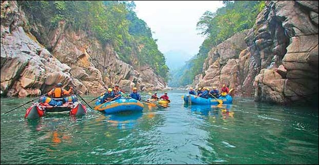 Tourists rafting in kameng river