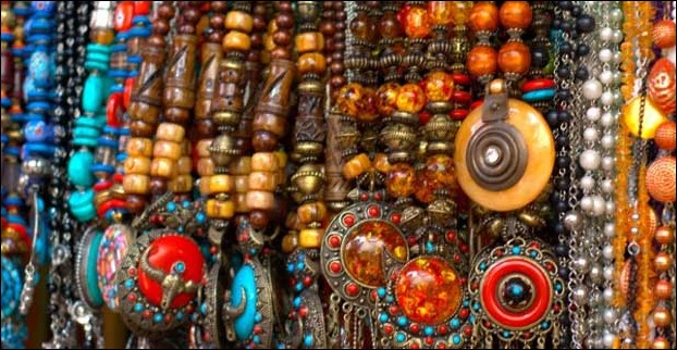 A shop selling trendy jewelery.