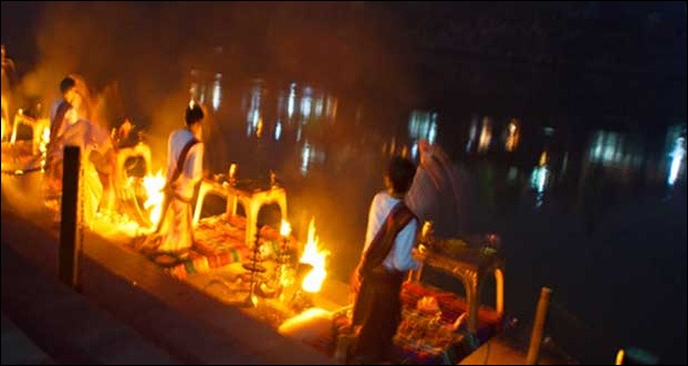 Maha Aarti at Triveni Ghat