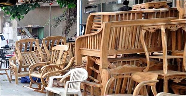 Chincholi Bunder Link Road is a nice place to buy furnitures in Mumbai