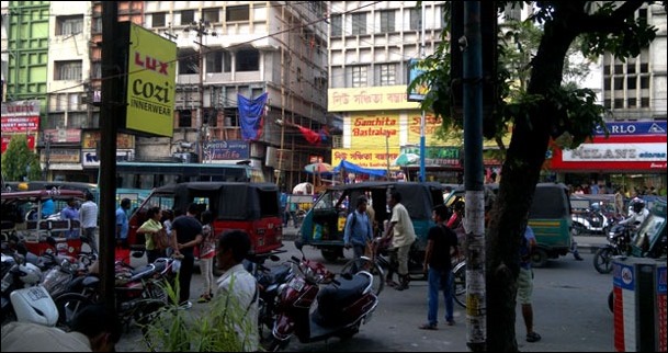 You can enter into this market from the lane between Sanchita Bastralaya and Swastika Dresses